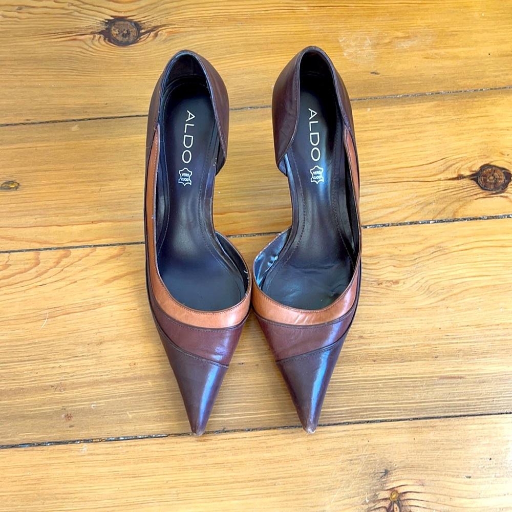 Stiletto, pointed-toe heels